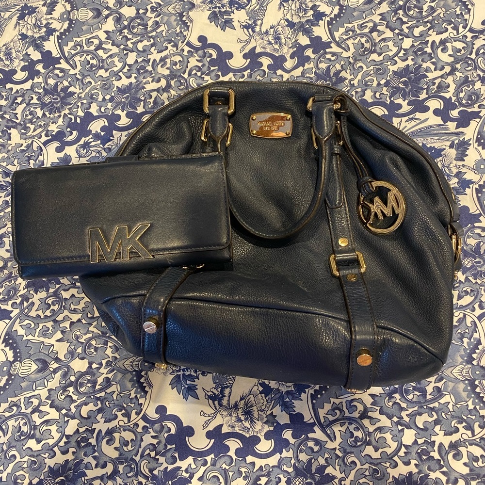 1 DAY SALE Michael Kors Bag and Wallet Set